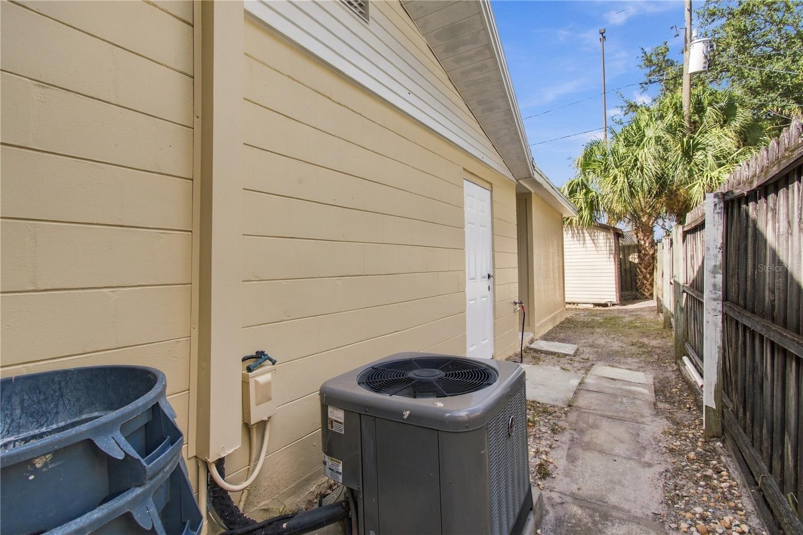 4601 EASTWOOD LN — photo 44