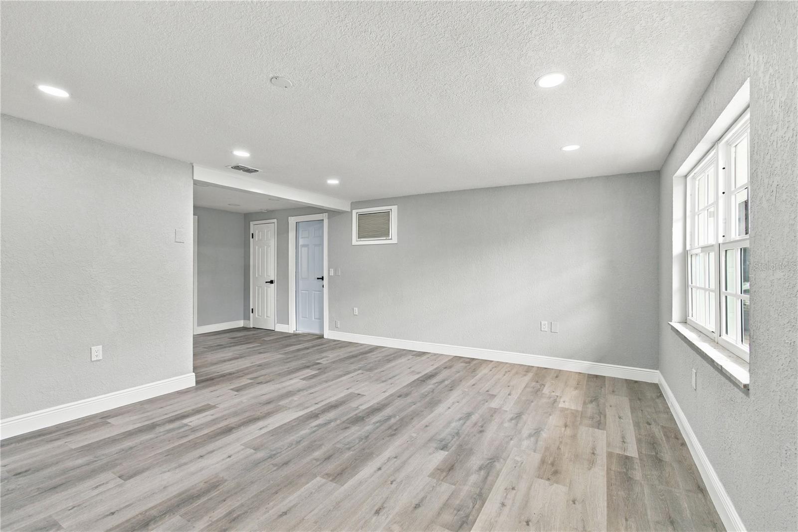 4601 EASTWOOD LN — photo 9