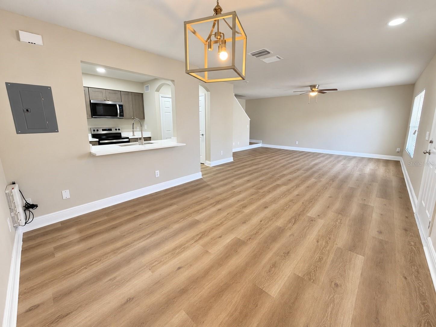 7338 E BANK DR — photo 2
