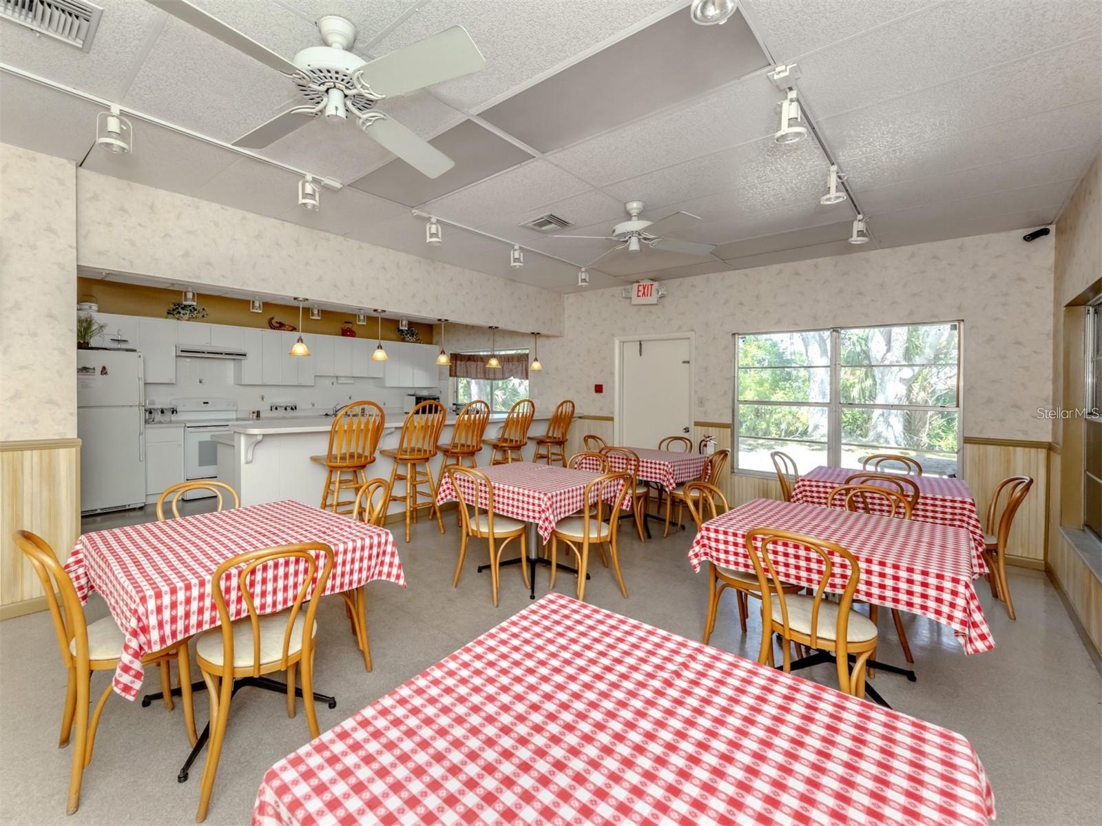 3208 RAMBLEWOOD DR N — photo 35