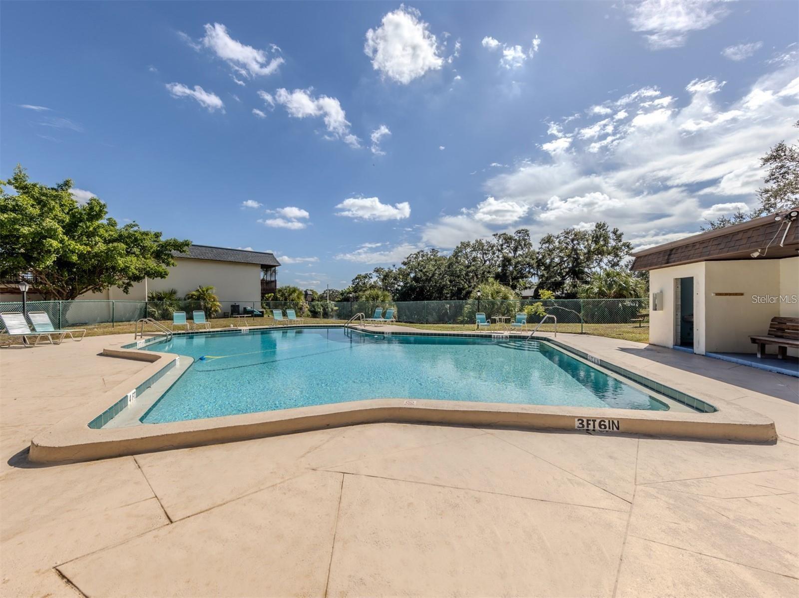 3208 RAMBLEWOOD DR N — photo 32