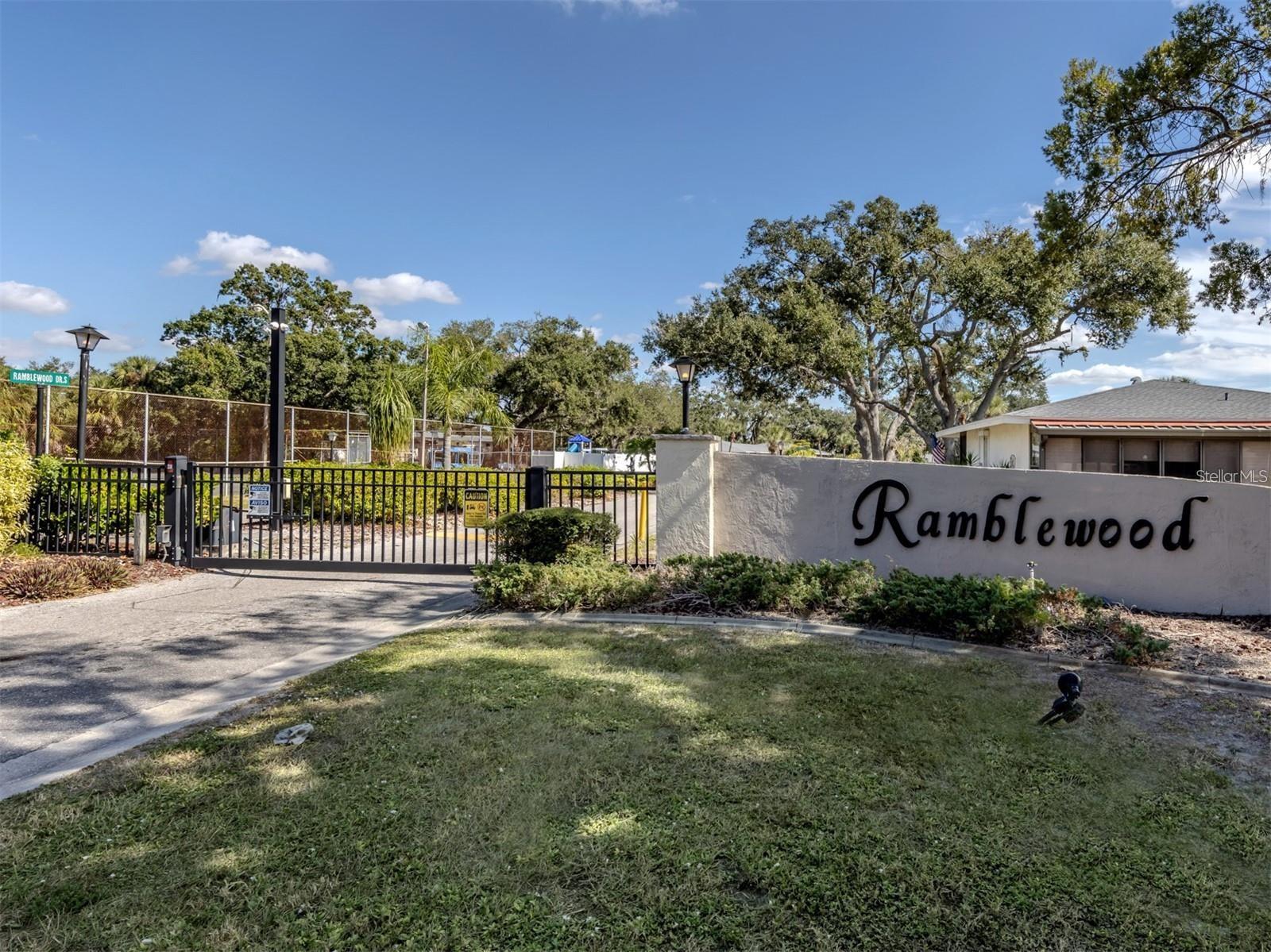 3208 RAMBLEWOOD DR N — photo 42