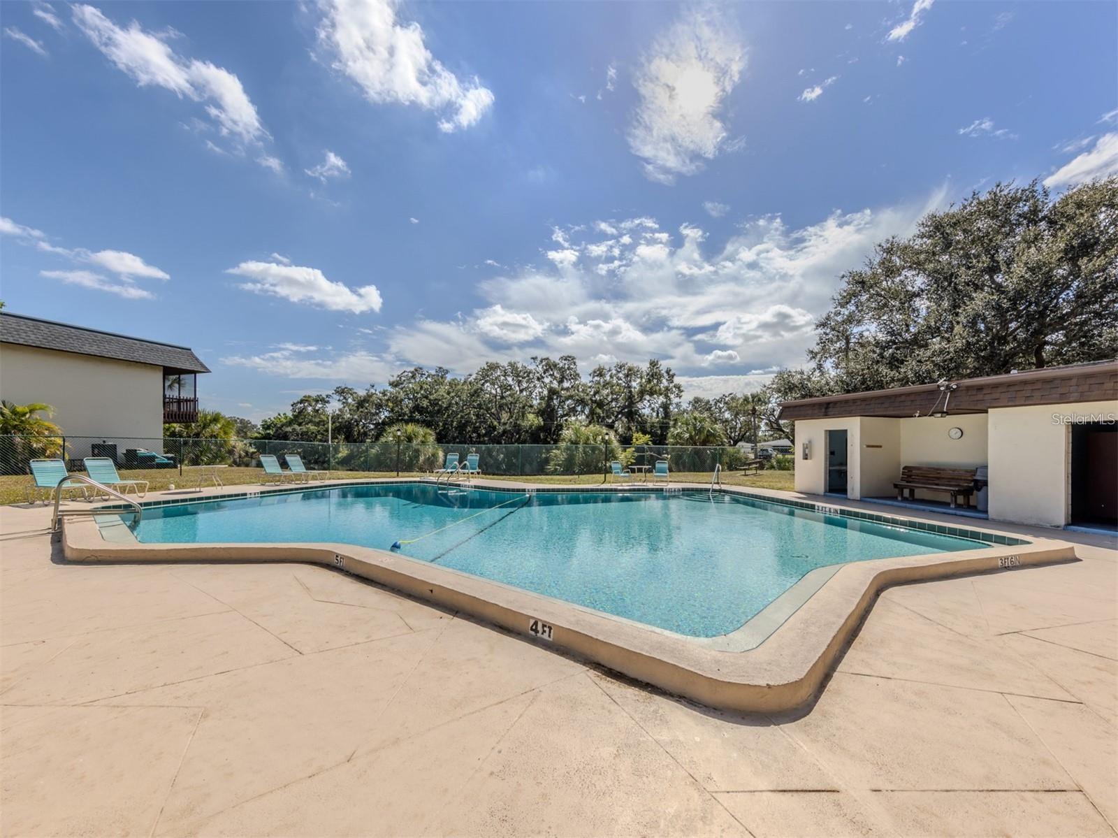 3208 RAMBLEWOOD DR N — photo 33