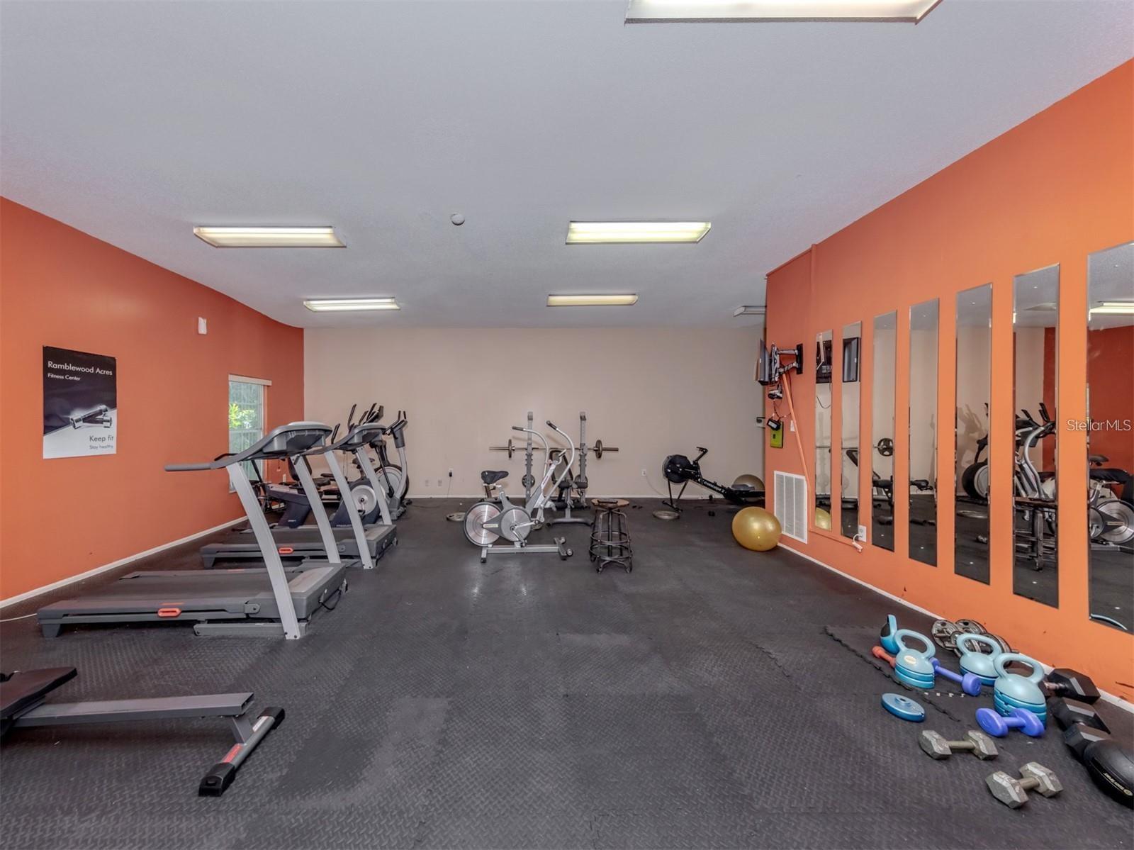 3208 RAMBLEWOOD DR N — photo 38