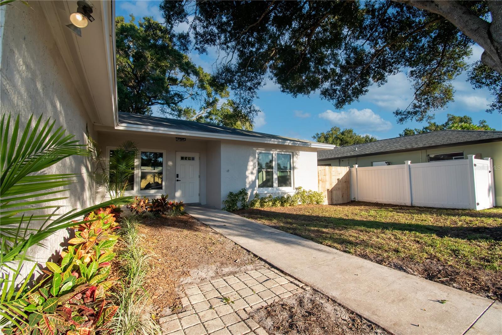 5751 DUNFRIES ST N — photo 3