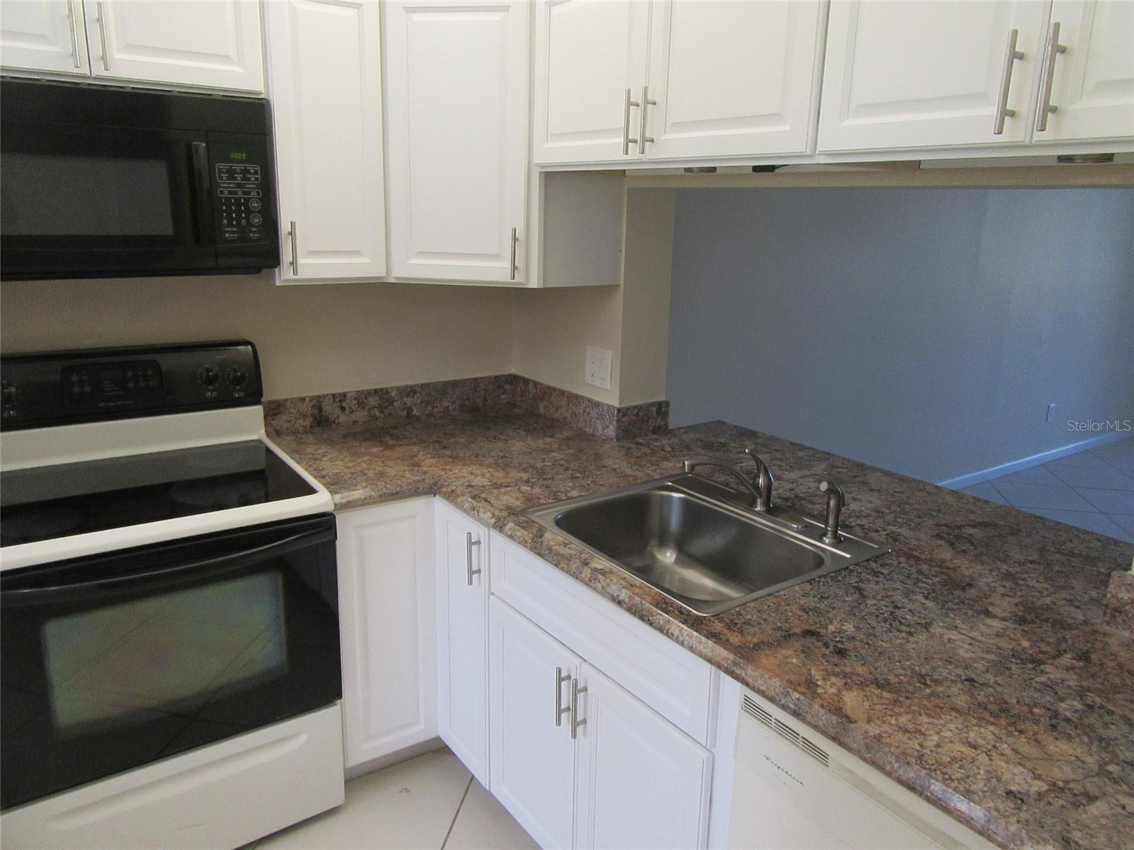 1933 OYSTER CATCHER LN #712 — photo 3