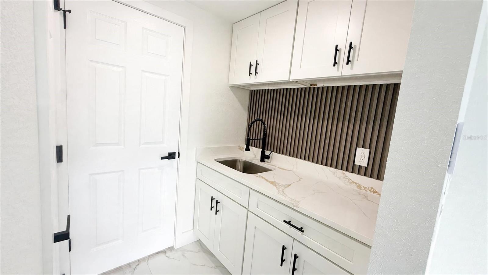 6807 WHITE CLIFFS WAY — photo 15
