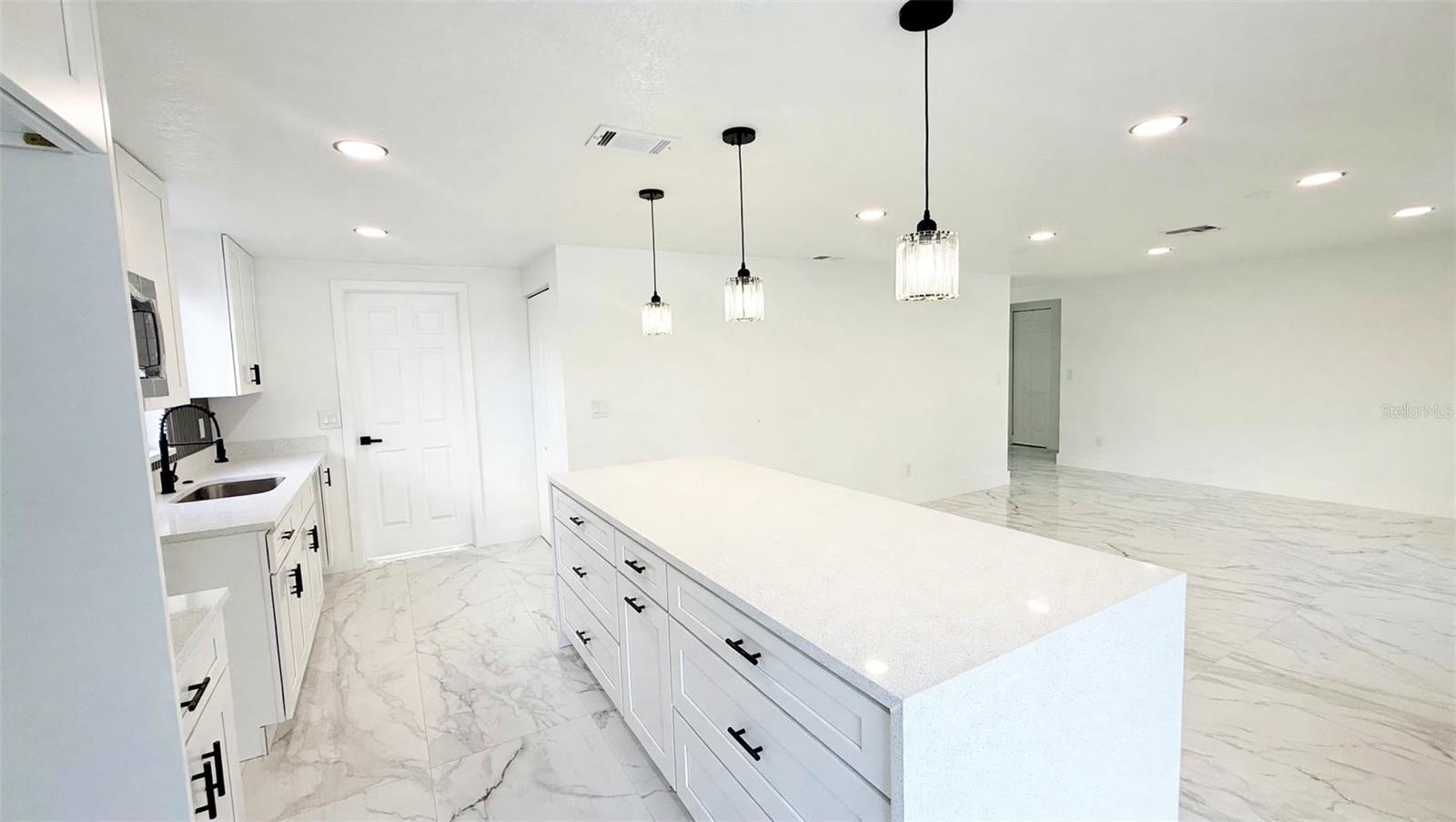 6807 WHITE CLIFFS WAY — photo 6