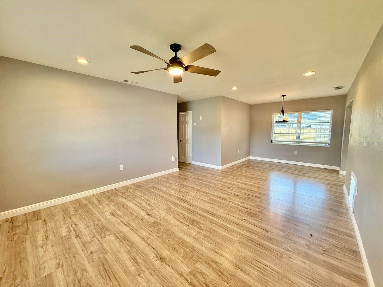 1545 ILLINOIS RD — photo 4