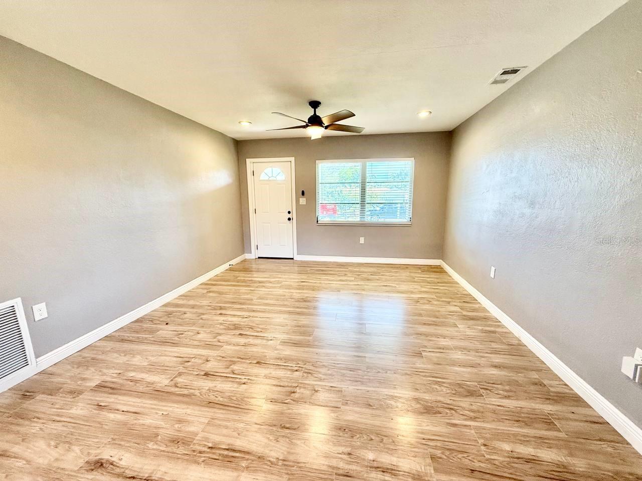 1545 ILLINOIS RD — photo 6