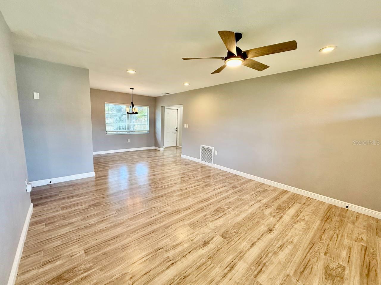 1545 ILLINOIS RD — photo 5