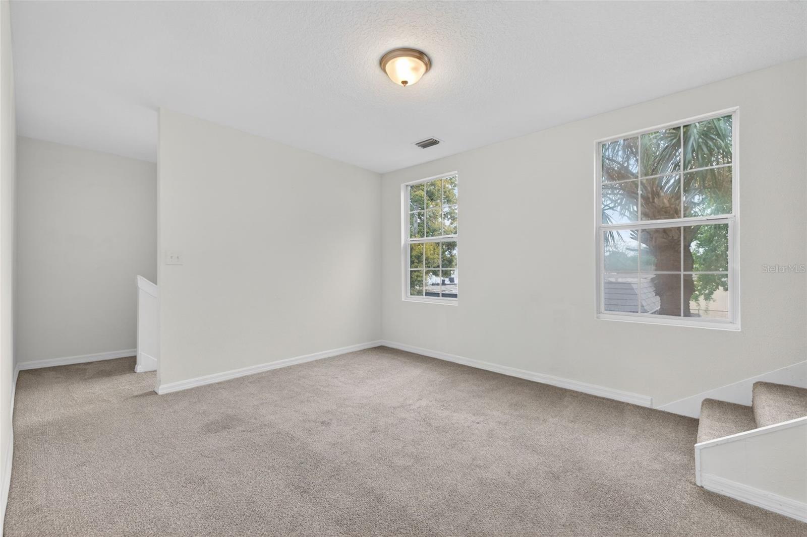 105 W COLUMBUS DR — photo 18