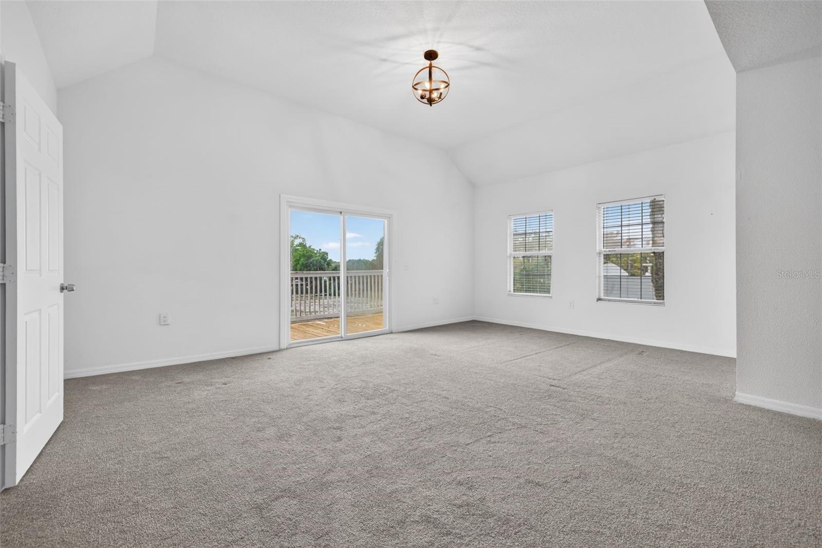 105 W COLUMBUS DR — photo 12
