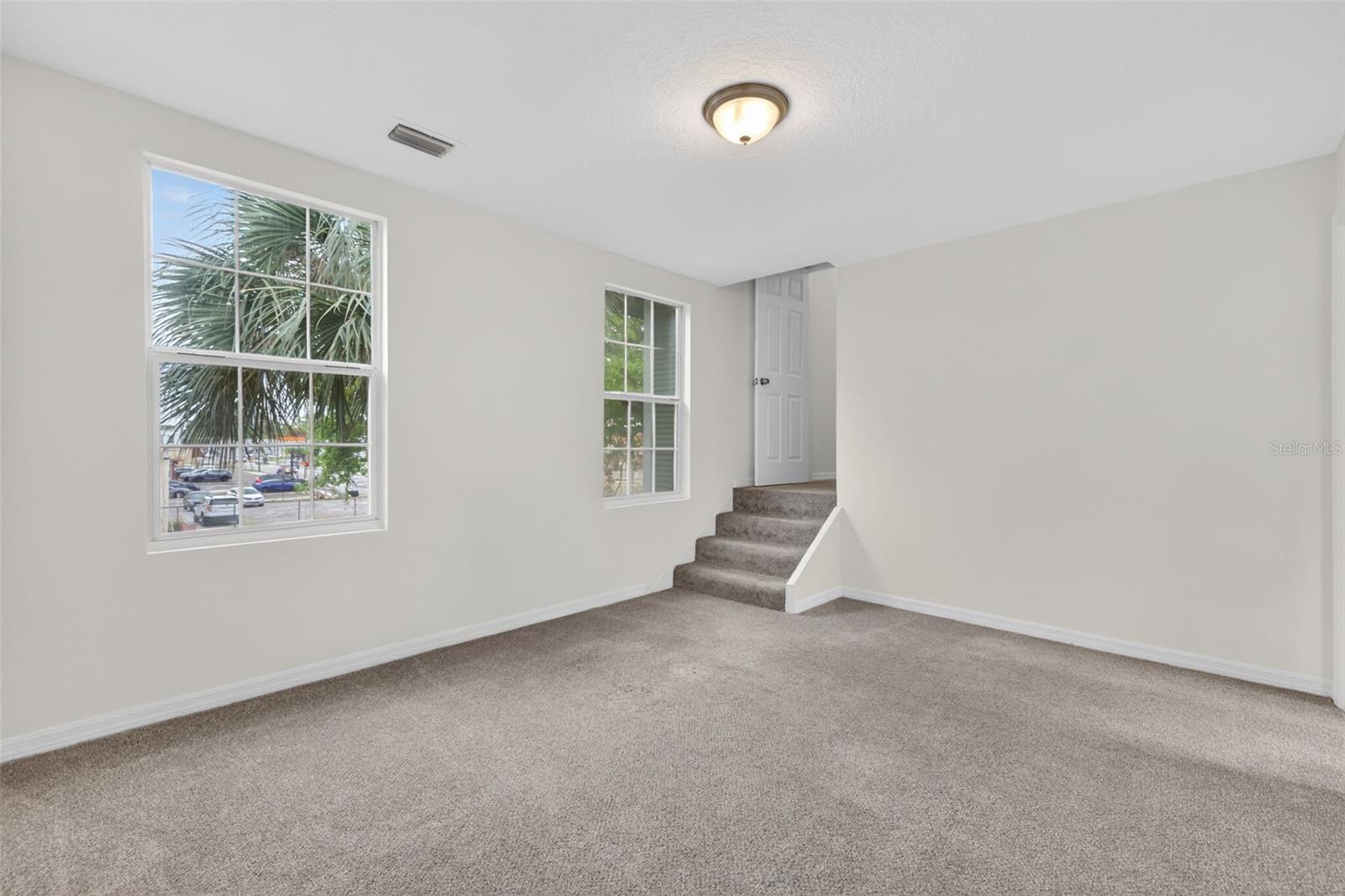 105 W COLUMBUS DR — photo 21