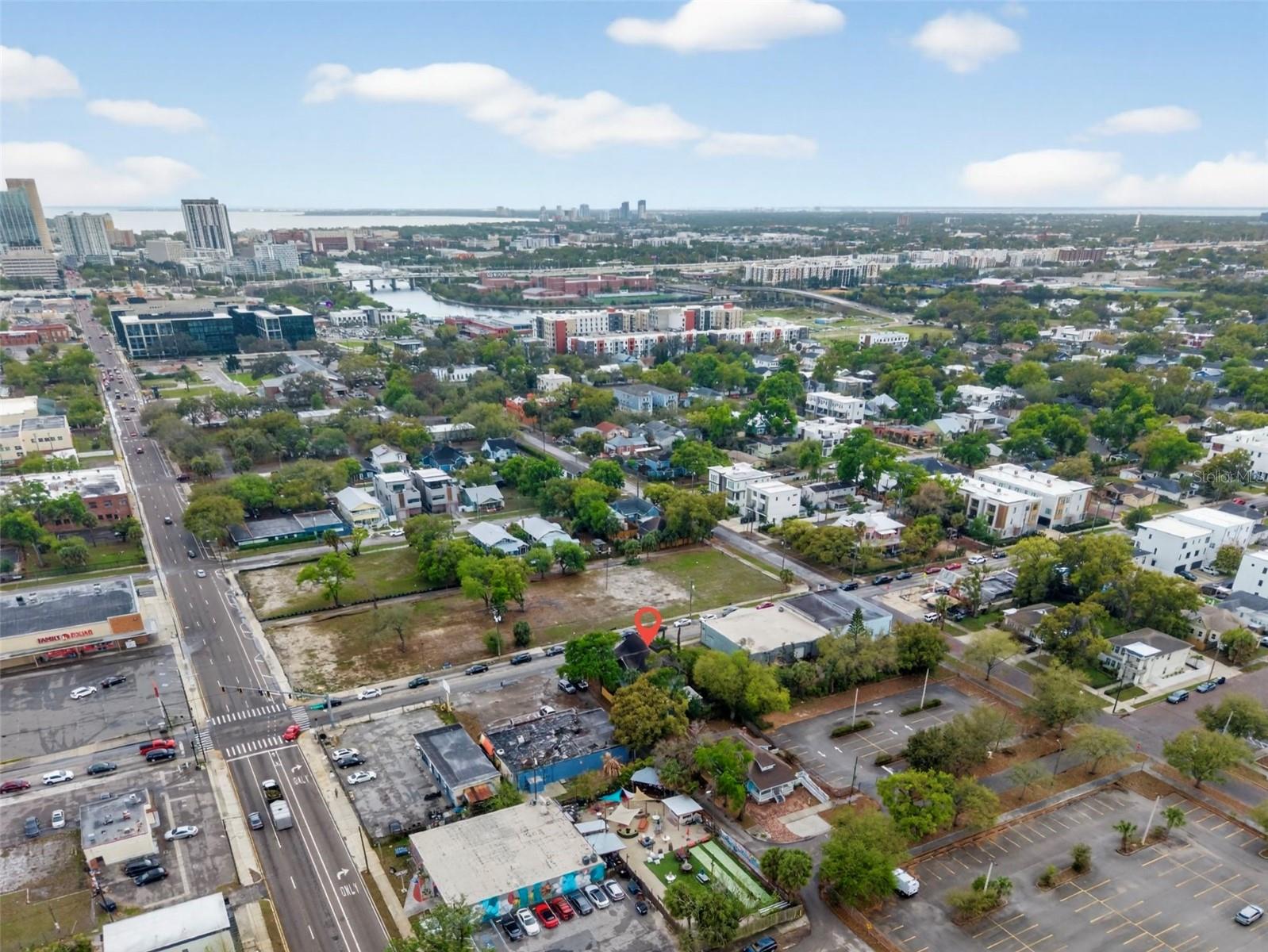 105 W COLUMBUS DR — photo 24