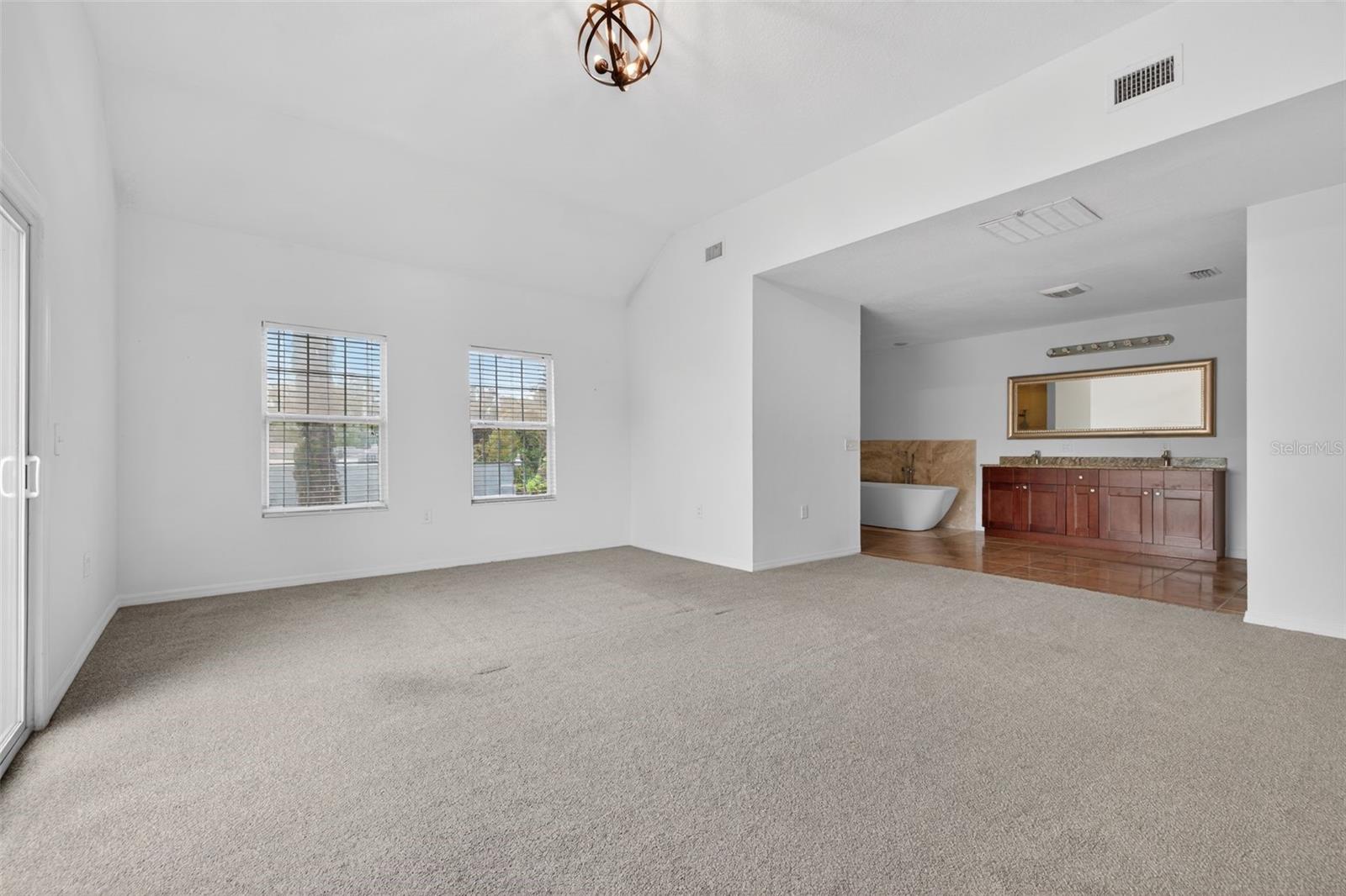 105 W COLUMBUS DR — photo 9
