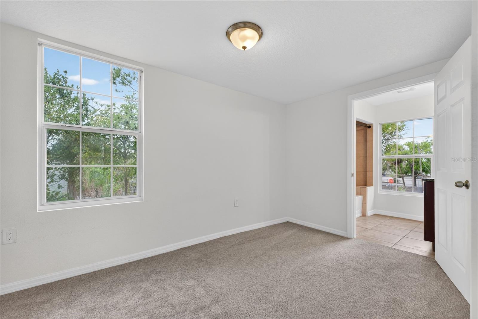 105 W COLUMBUS DR — photo 19