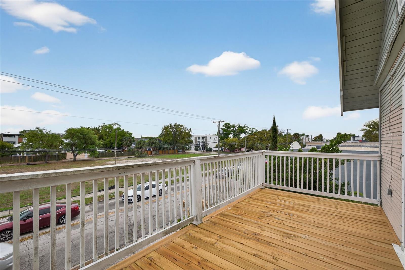 105 W COLUMBUS DR — photo 13
