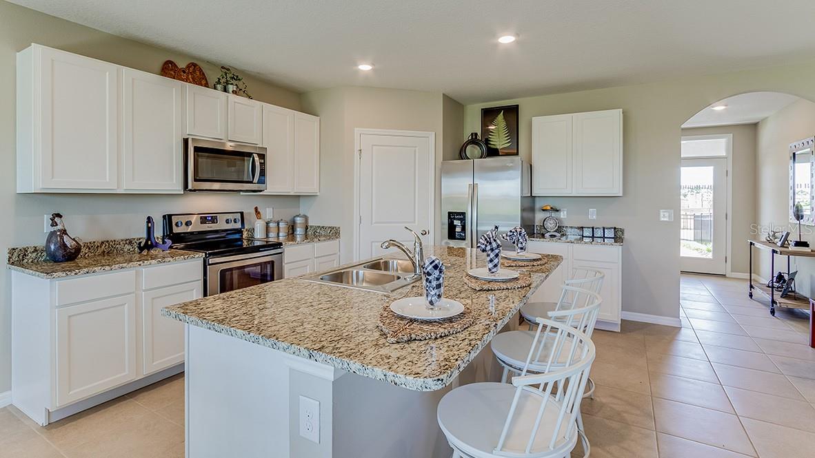 1138 BOURBON AVE — photo 4