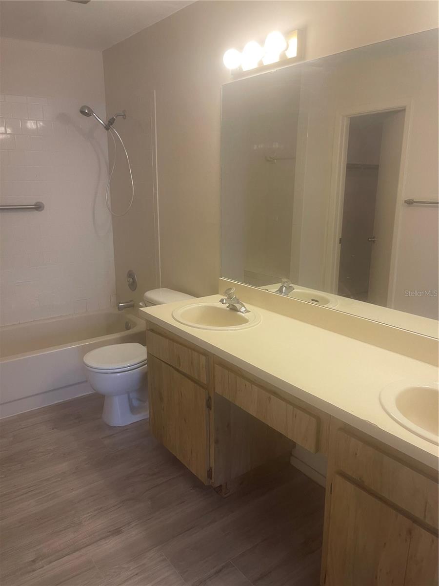 10842 VENICE CIR — photo 14
