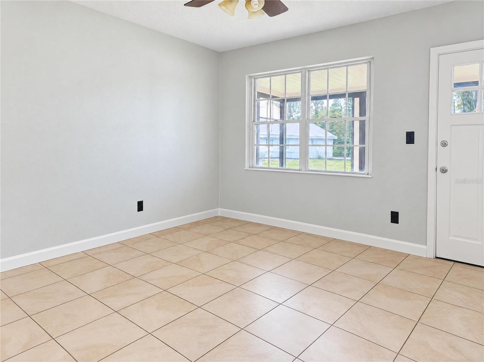 4505 N HABANA AVE — photo 3