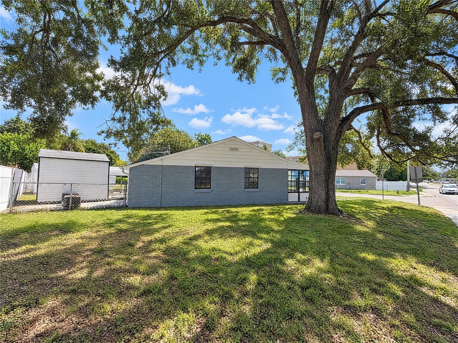 4505 N HABANA AVE — photo 15