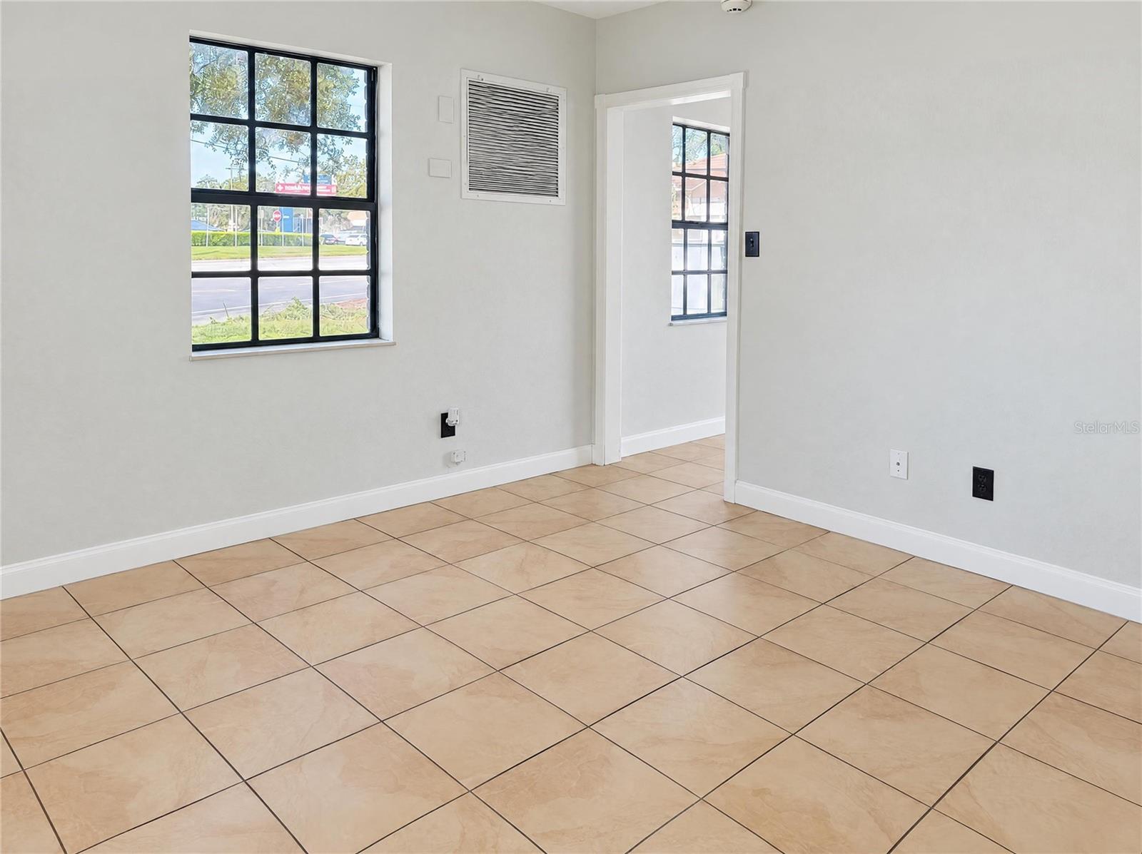4505 N HABANA AVE — photo 8