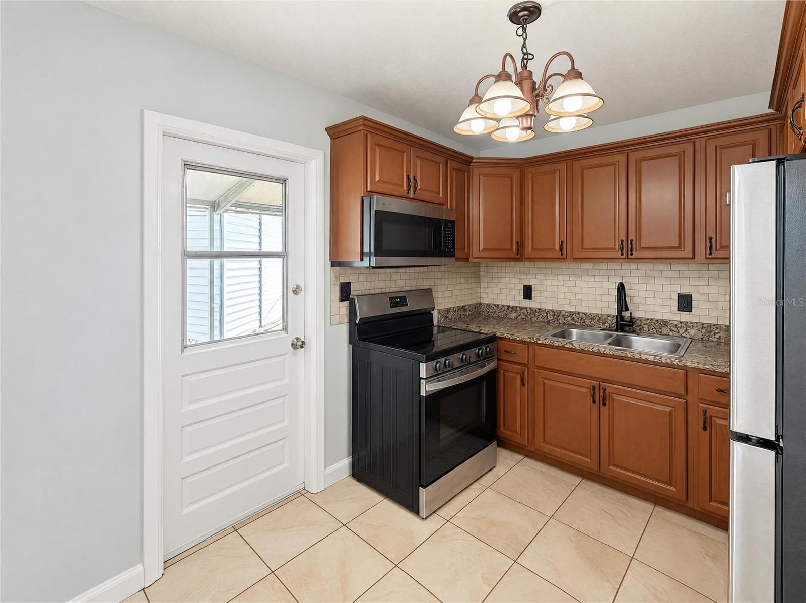 4505 N HABANA AVE — photo 6