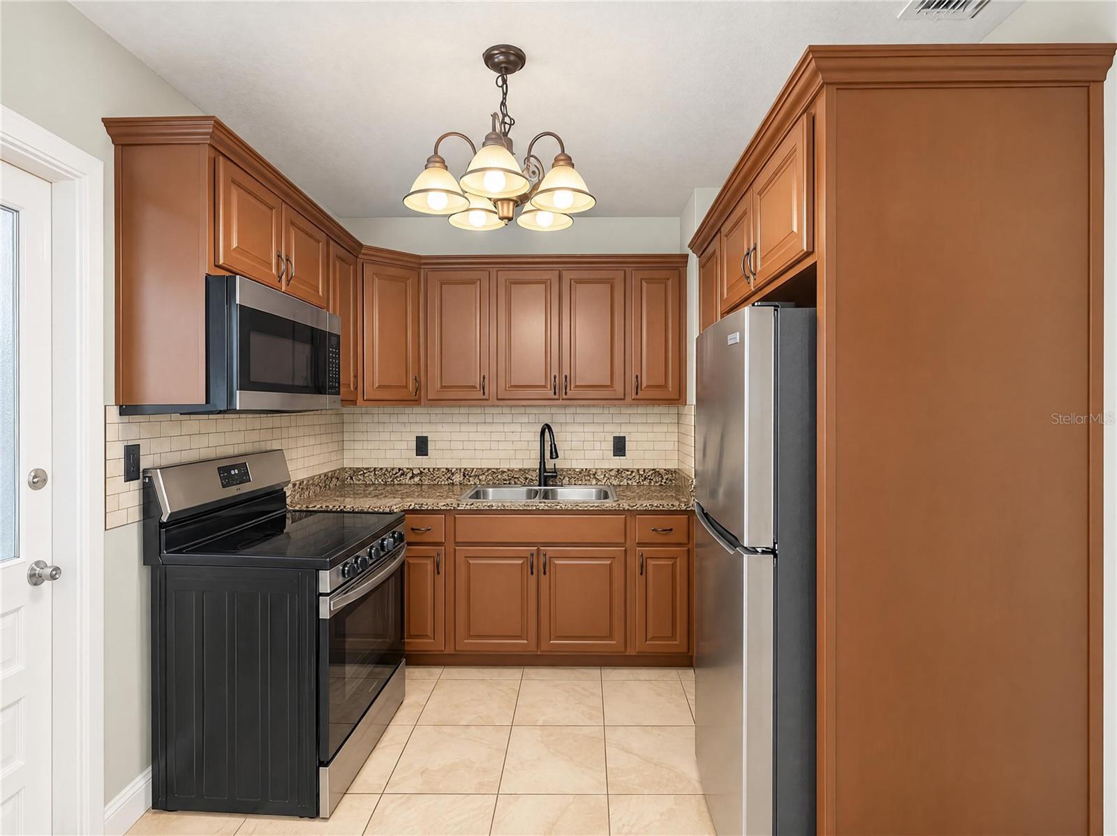 4505 N HABANA AVE — photo 2