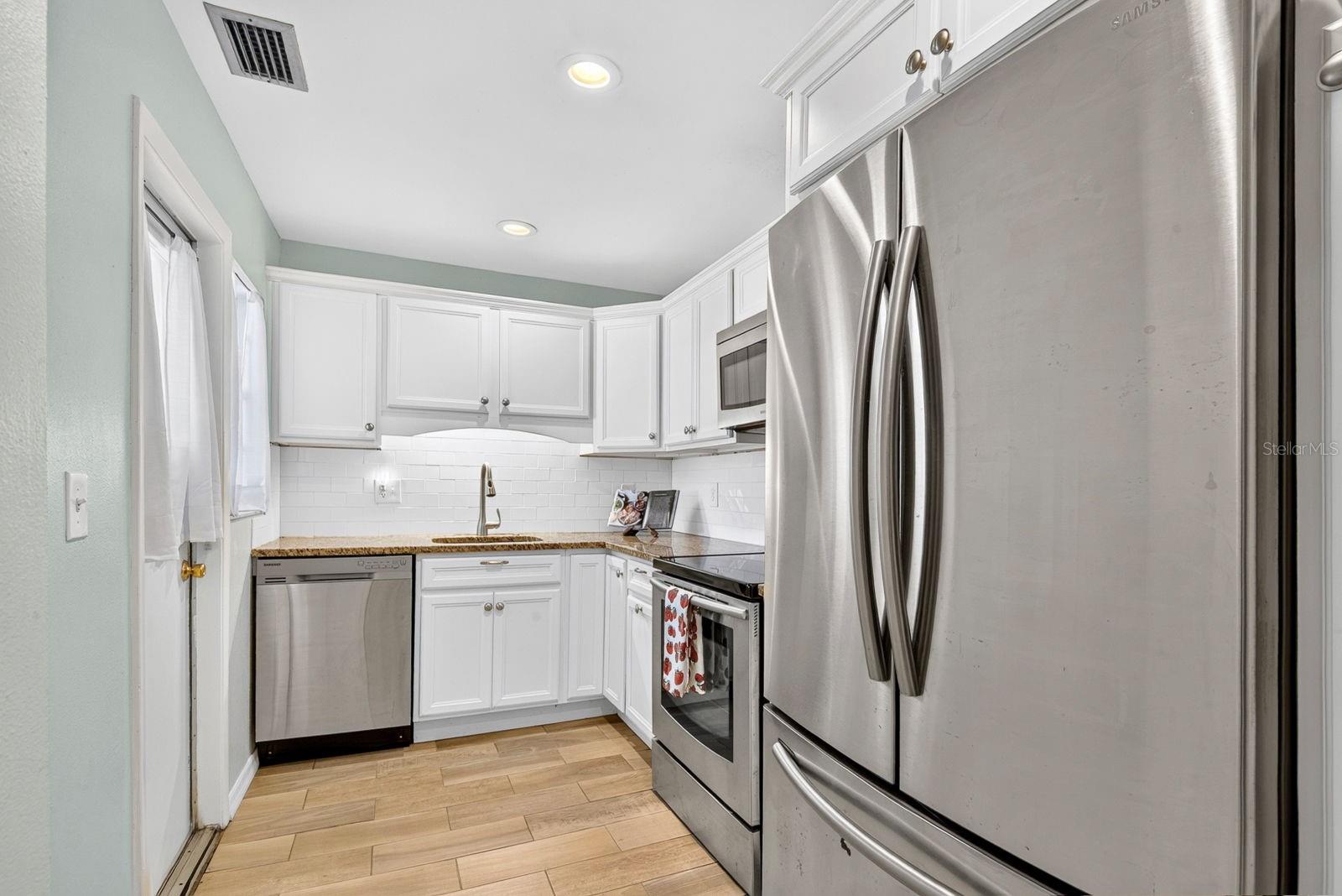 390 301 BLVD W #10C — photo 28
