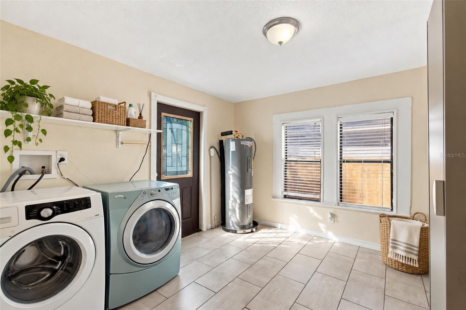 805 E OSBORNE AVE — photo 30