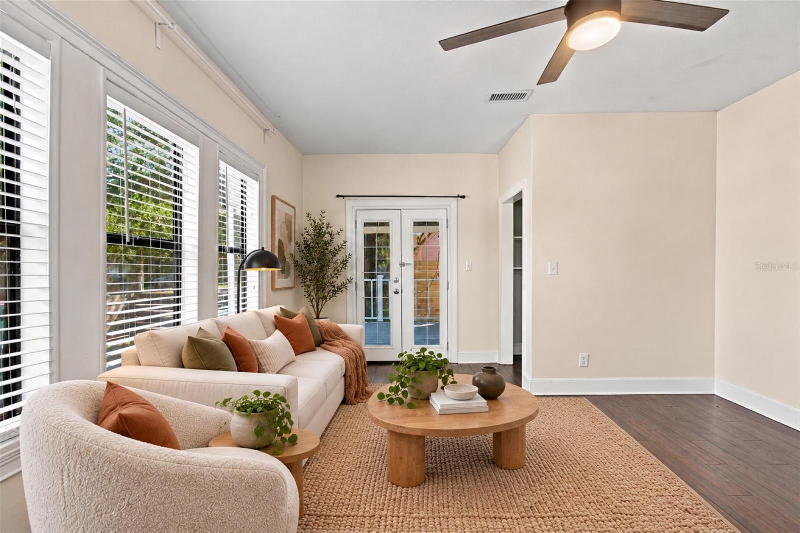 805 E OSBORNE AVE — photo 14