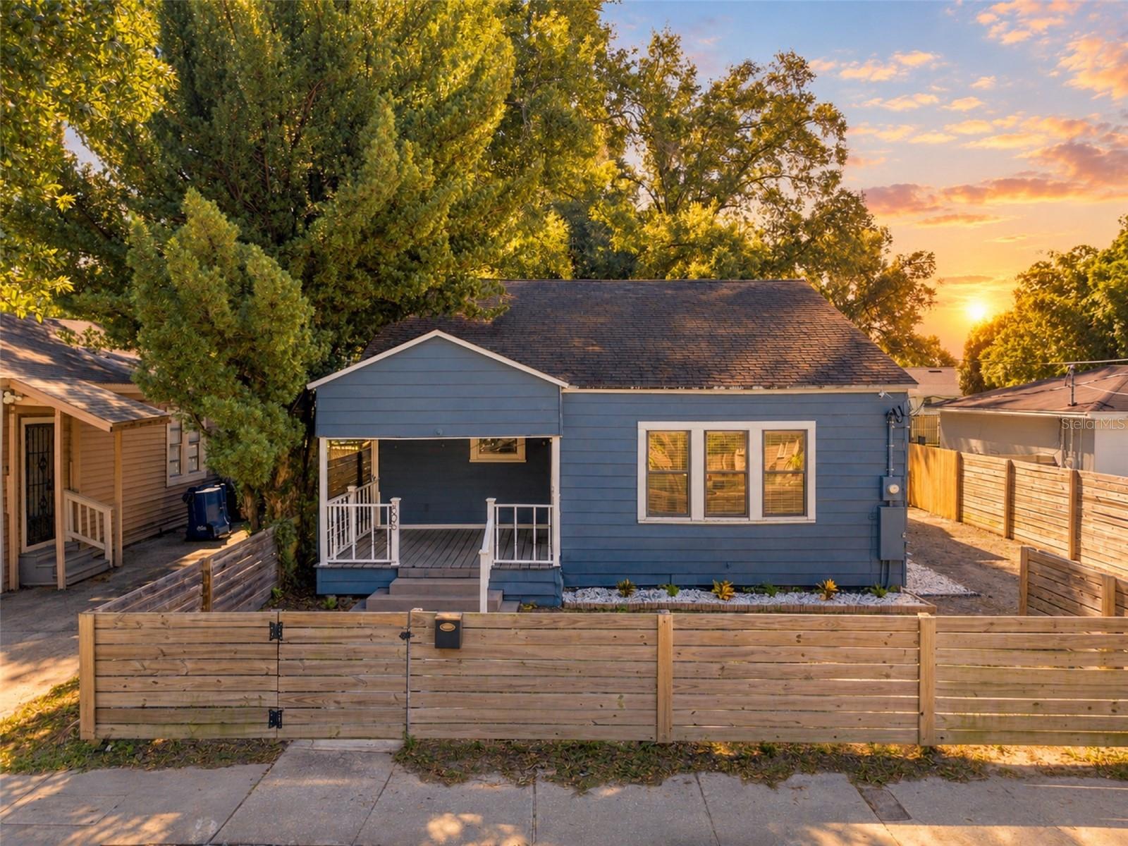 805 E OSBORNE AVE — photo 37
