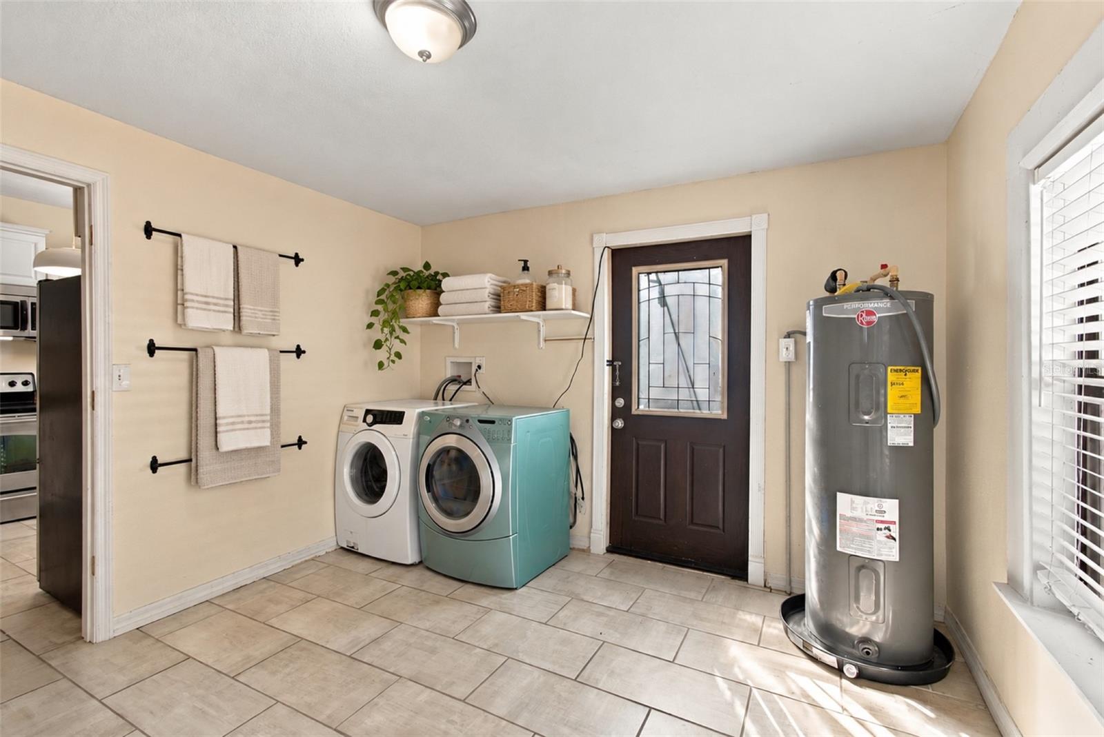 805 E OSBORNE AVE — photo 31