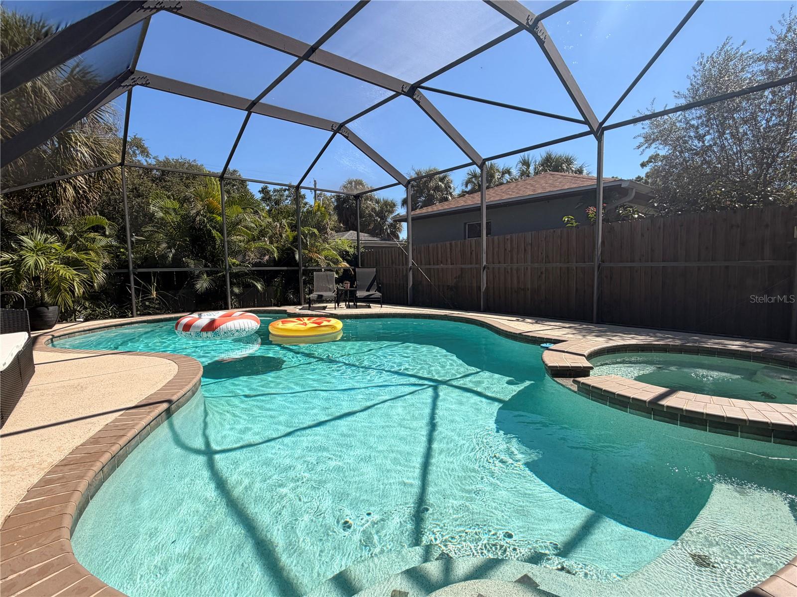 7306 S MASCOTTE ST — photo 2