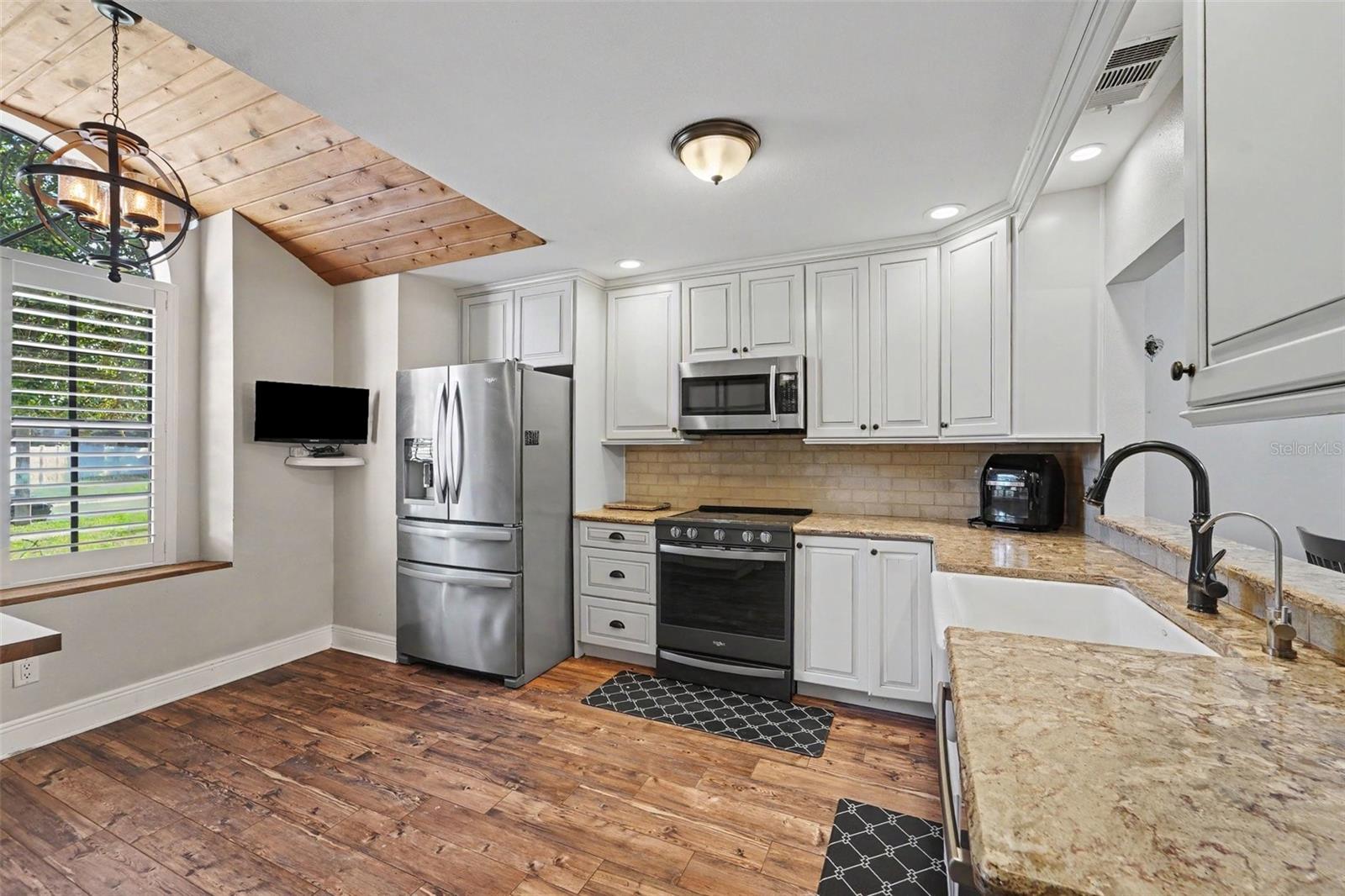 6307 SONGBIRD WAY — photo 2