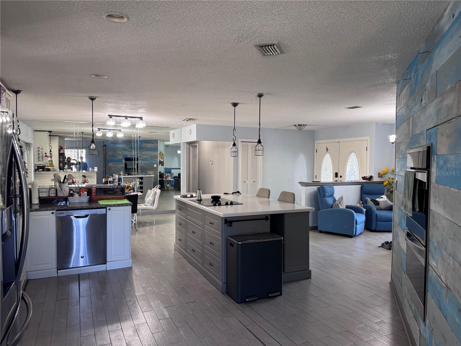 8205 N FREMONT AVE — photo 2