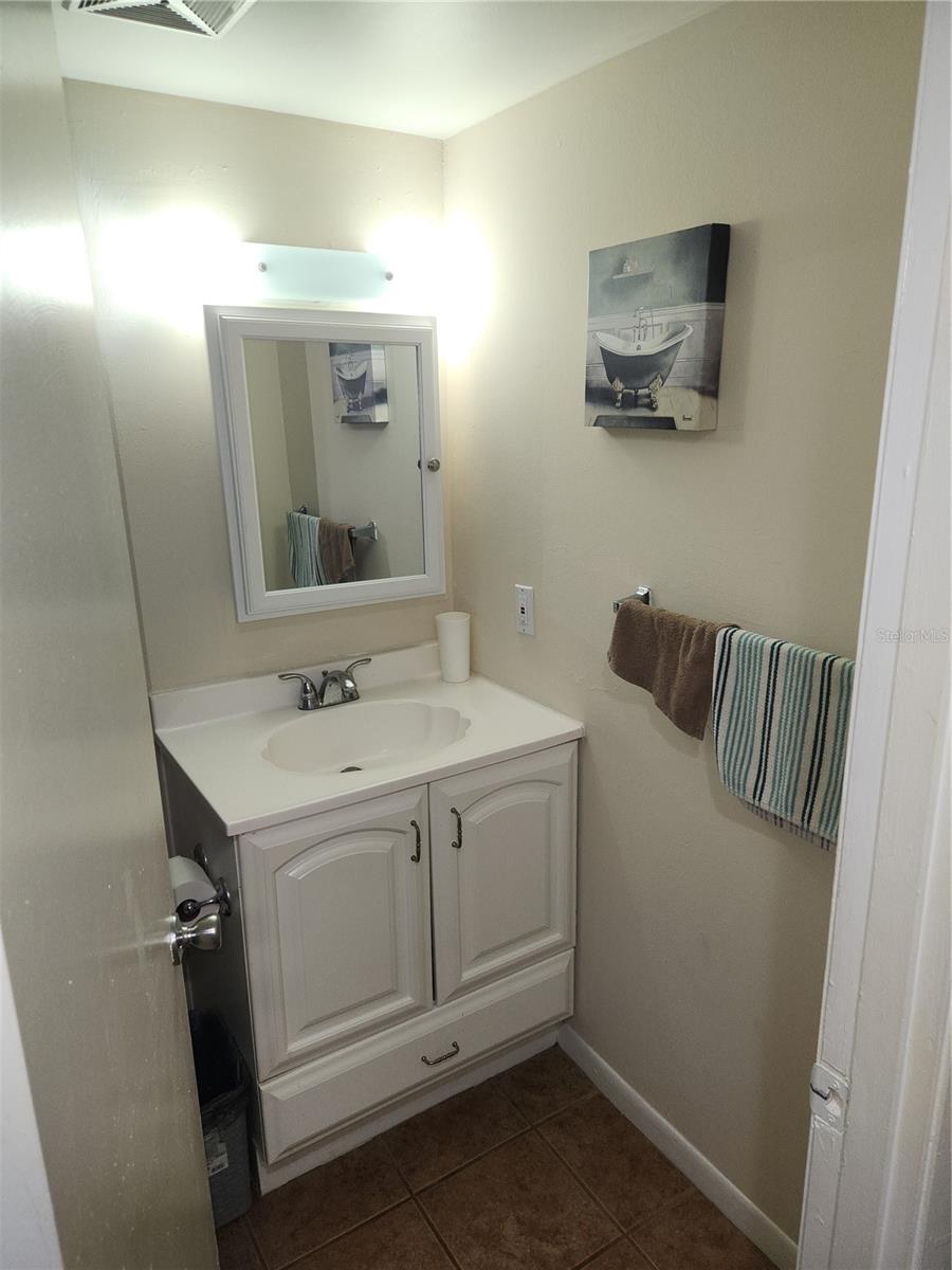6308 NEWTOWN CIR #B2 — photo 25