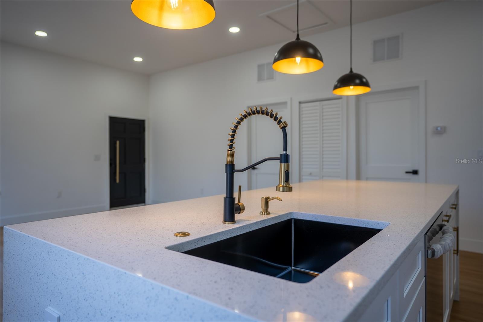 1209 E 18TH AVE — photo 18