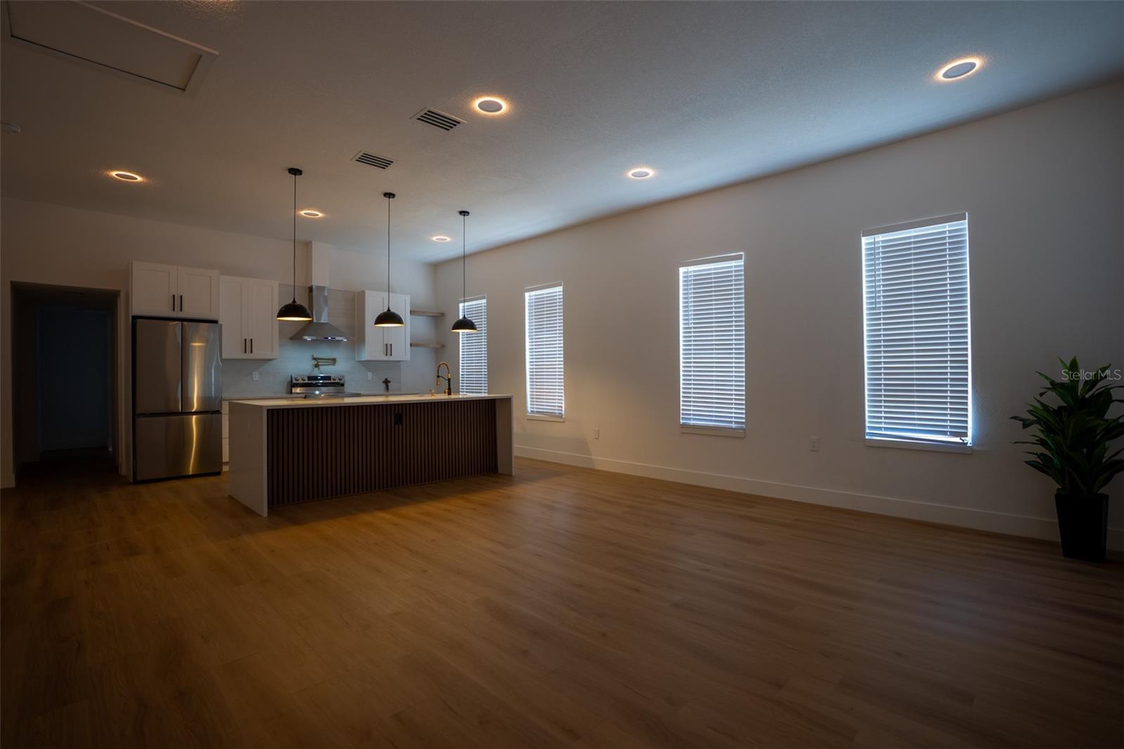 1209 E 18TH AVE — photo 11
