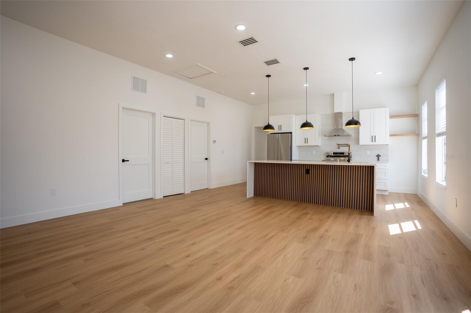 1209 E 18TH AVE — photo 10