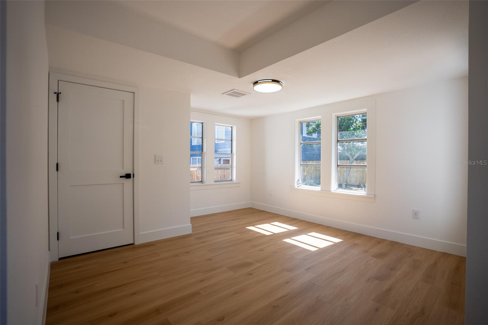 1209 E 18TH AVE — photo 37