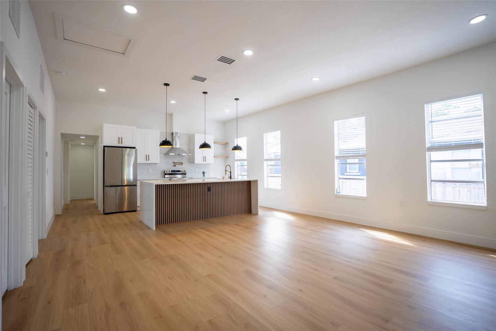 1209 E 18TH AVE — photo 4