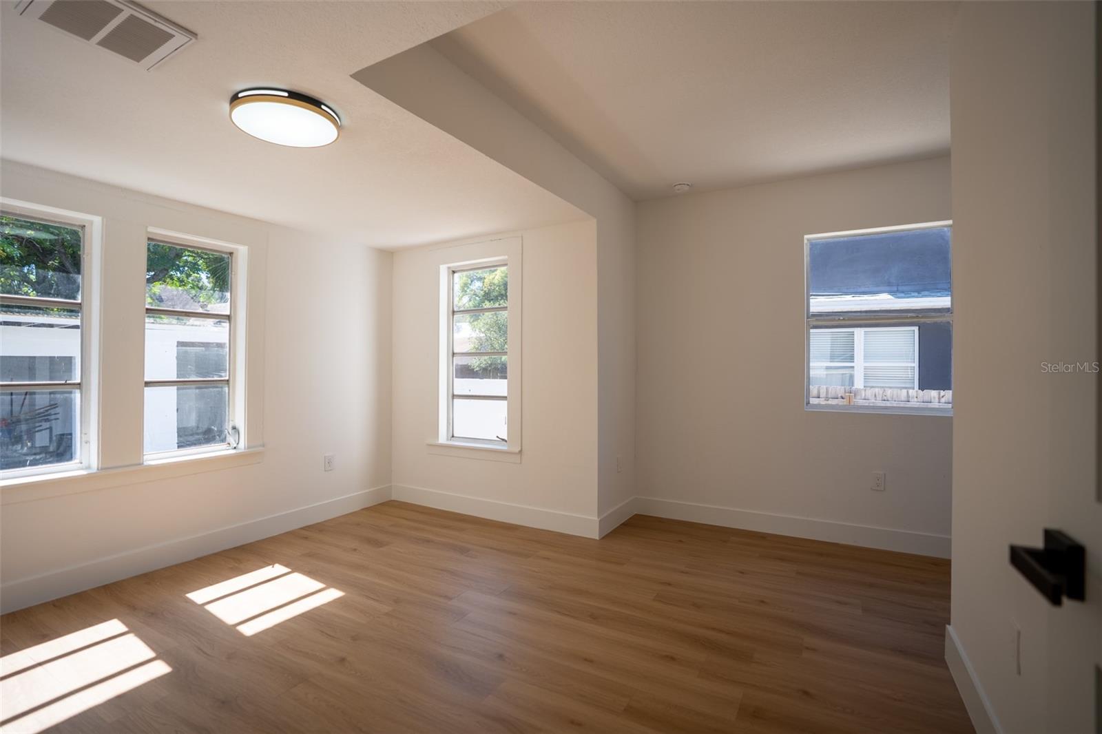 1209 E 18TH AVE — photo 36