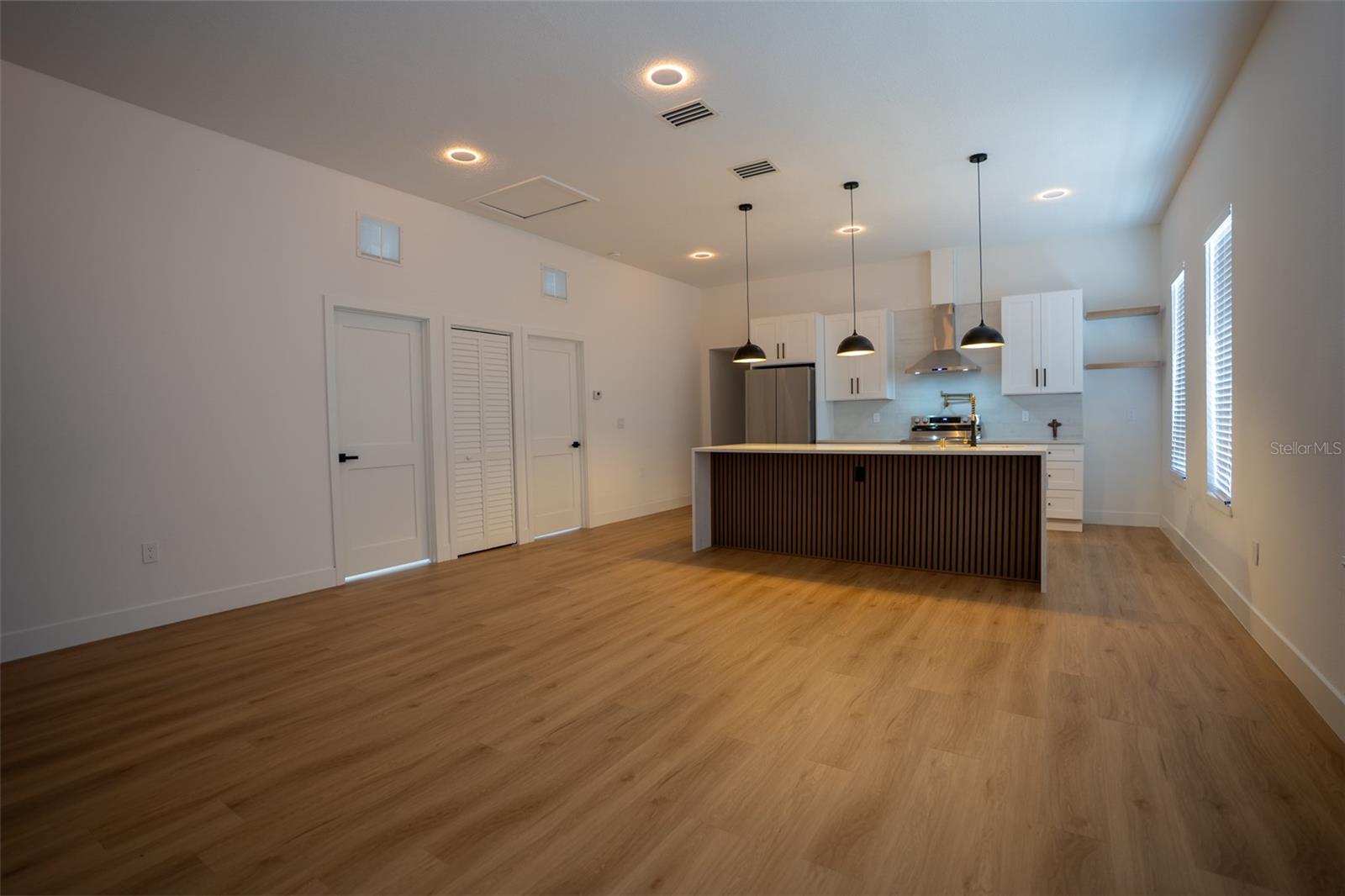 1209 E 18TH AVE — photo 14