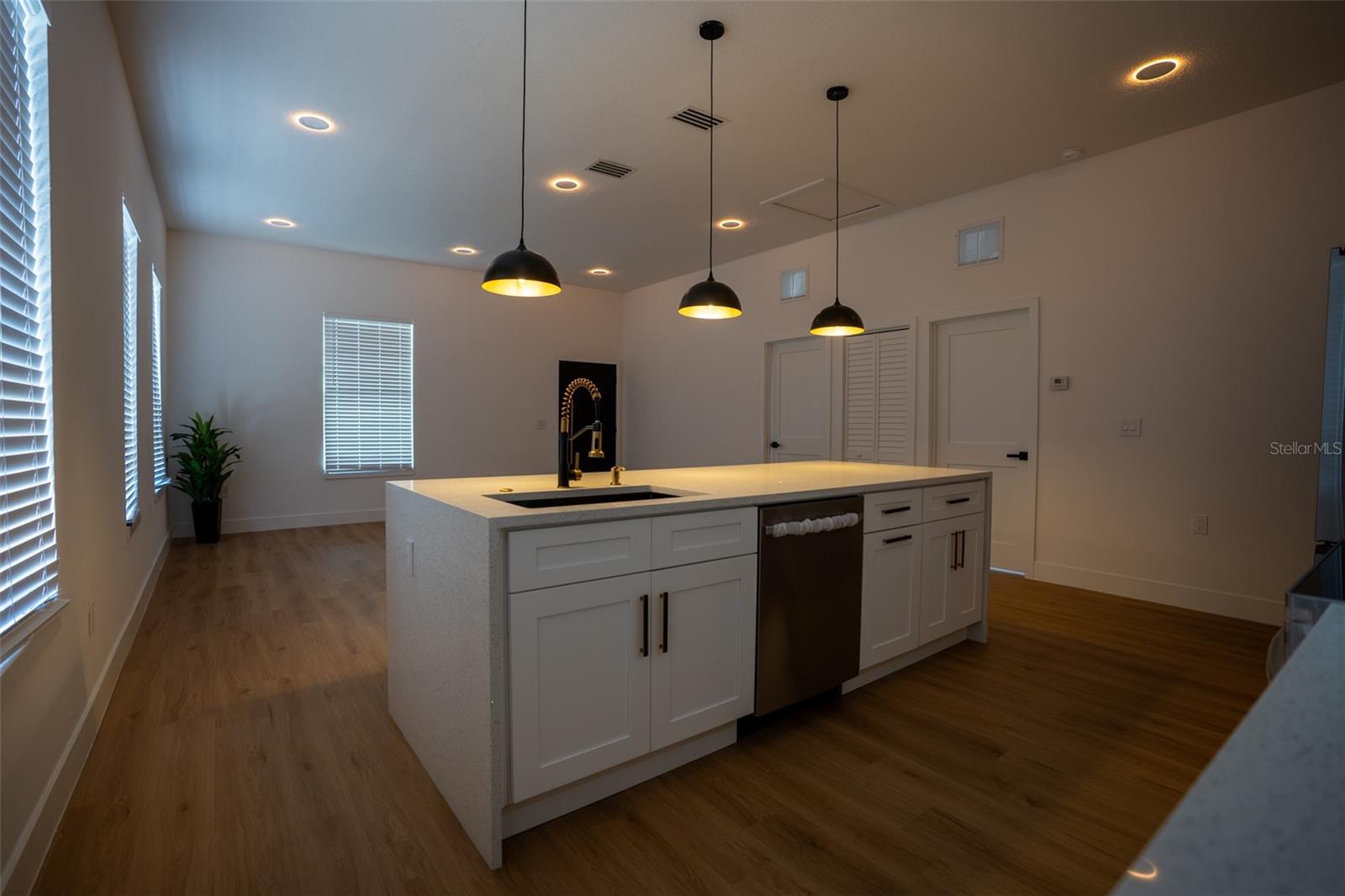 1209 E 18TH AVE — photo 13