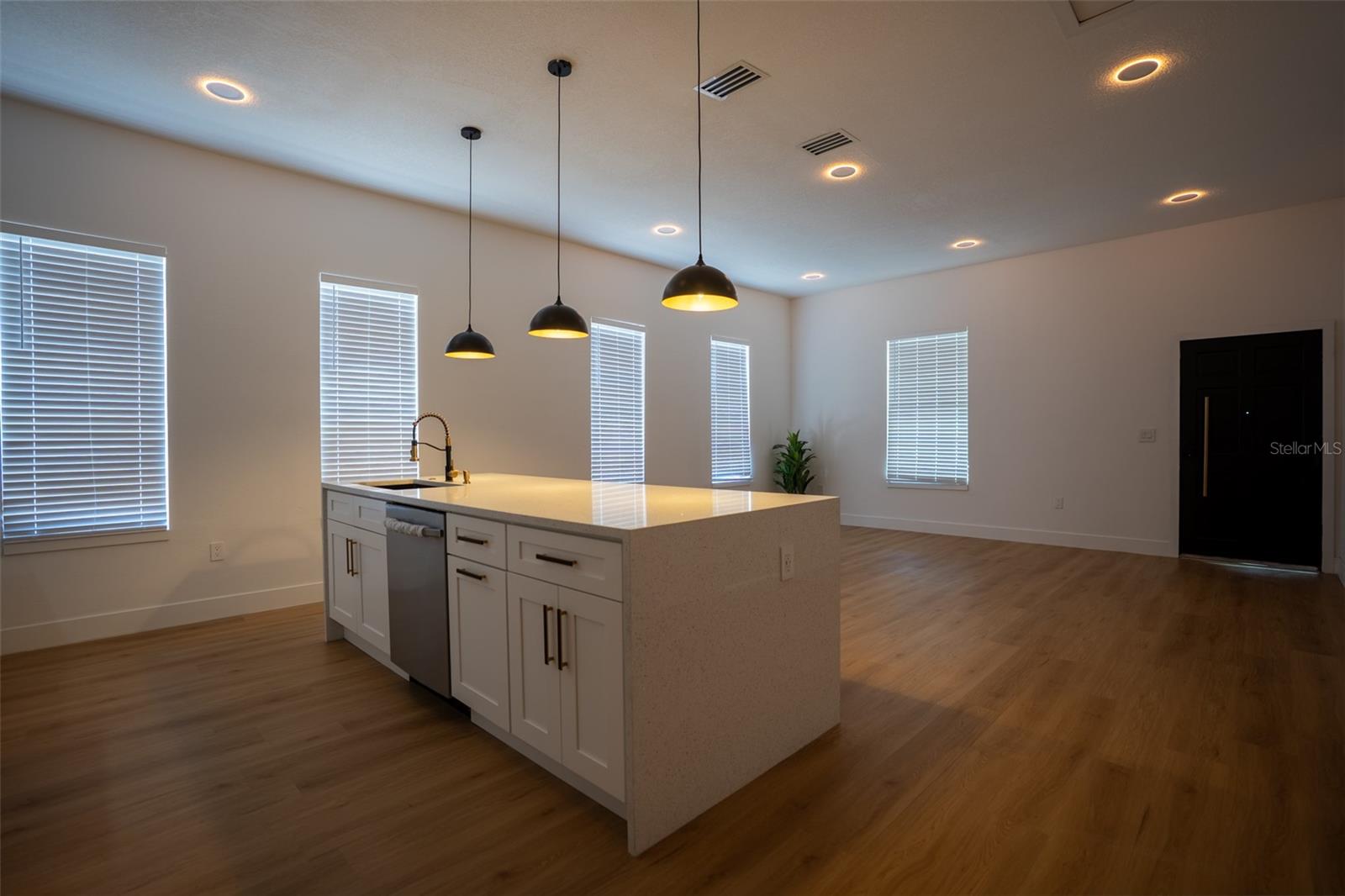 1209 E 18TH AVE — photo 12