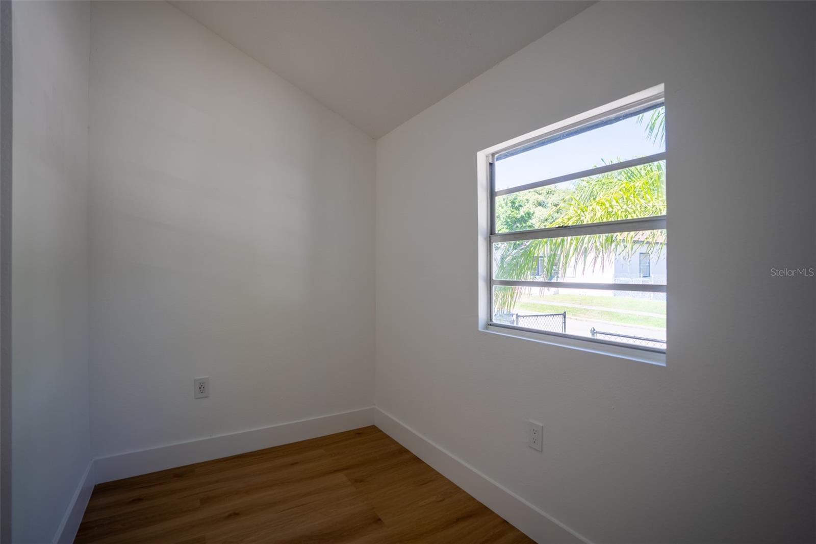 1209 E 18TH AVE — photo 25