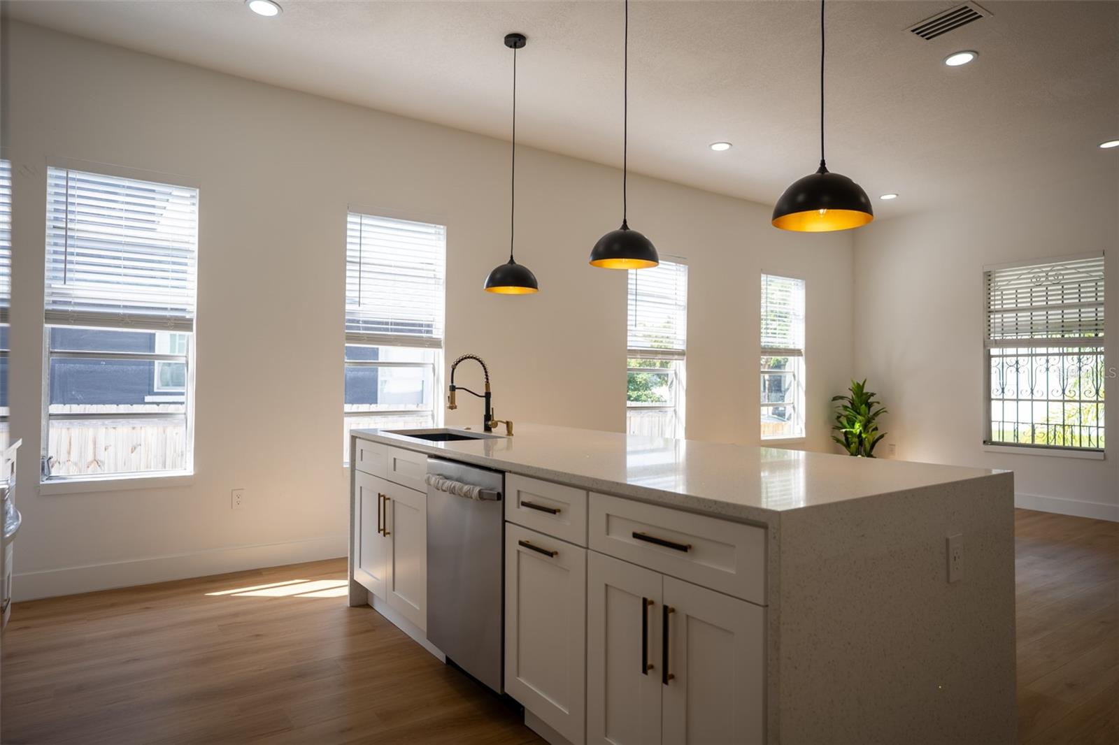1209 E 18TH AVE — photo 9