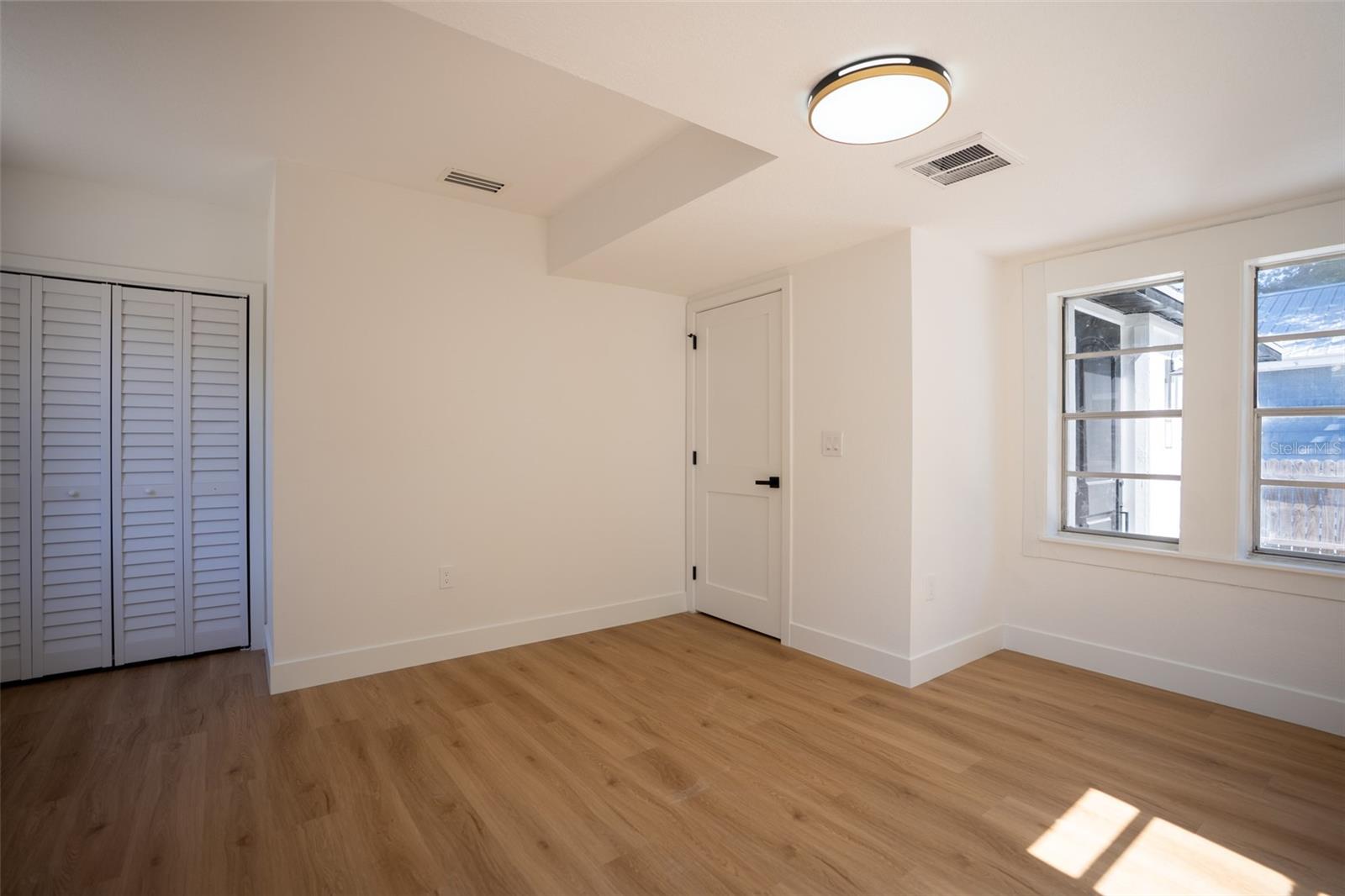 1209 E 18TH AVE — photo 39